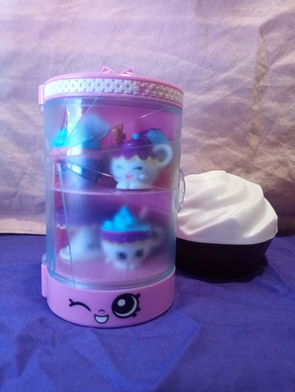 Shopkins Season 3 Food Fair Cupcake Collection 2016 Playset - Picture 2 of 8